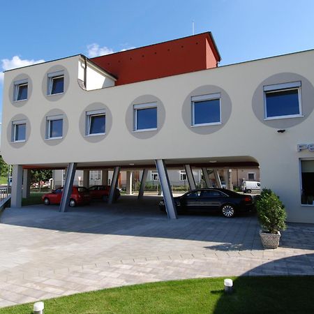 Penzion Royal Trenčín Extérieur photo